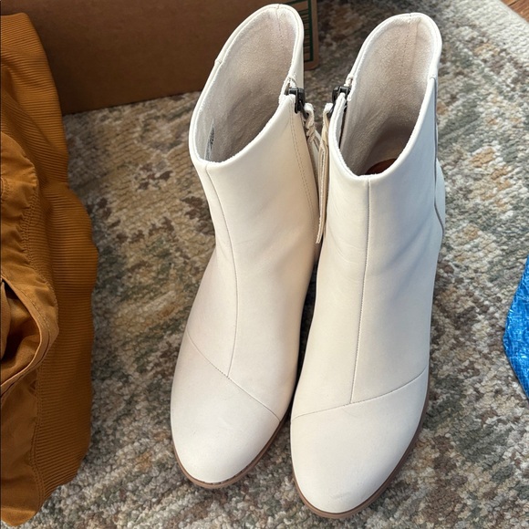 TOMS Women's Off-White Heeled Boots - Picture 4 of 5